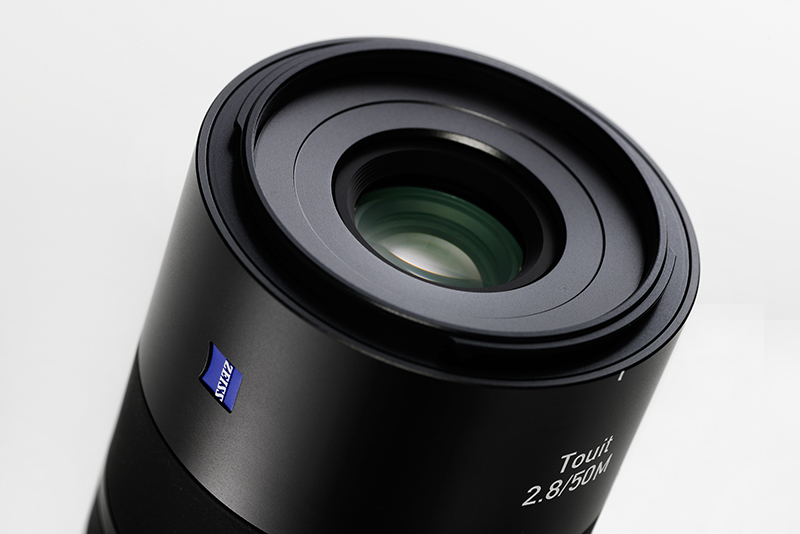 Illustration for article titled Zeiss Brings New 50mm f/2.8 Macro Lens to Mirrorless Cams